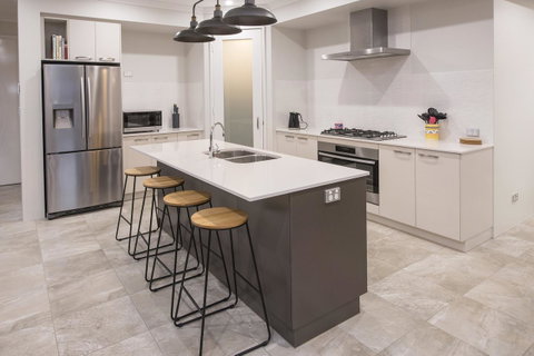 15 Cabot Close - Food Delivery Shop 12