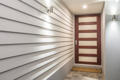 15 Cabot Close - Food Delivery Shop 1