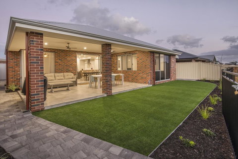 15 Cabot Close - Food Delivery Shop 26
