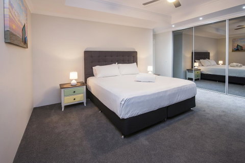15 Cabot Close - Food Delivery Shop 4