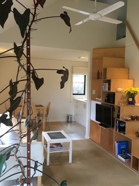 DESIGNER'S STUDIO - Food Delivery Shop 18