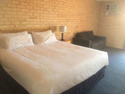 Kalbarri Palm Resort - Food Delivery Shop 3