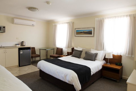 Kalbarri Edge Resort - Food Delivery Shop 18