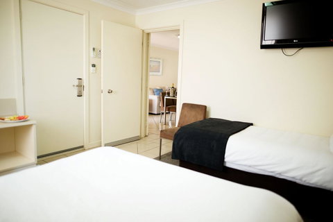 Kalbarri Edge Resort - Food Delivery Shop 10