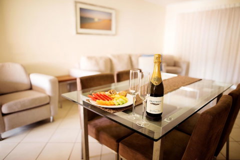 Kalbarri Edge Resort - Food Delivery Shop 9