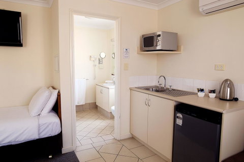 Kalbarri Edge Resort - Food Delivery Shop 11