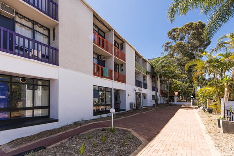 Billabong Backpackers Resort - Food Delivery Shop 32