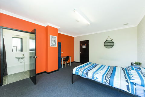 Billabong Backpackers Resort - Food Delivery Shop 10