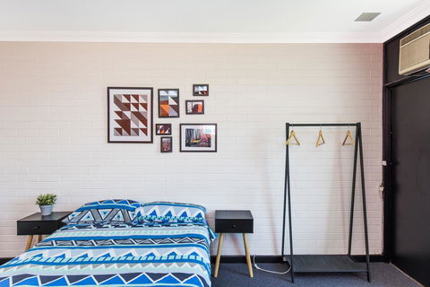 Billabong Backpackers Resort - Food Delivery Shop 11