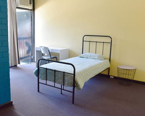 Billabong Backpackers Resort - Food Delivery Shop 5