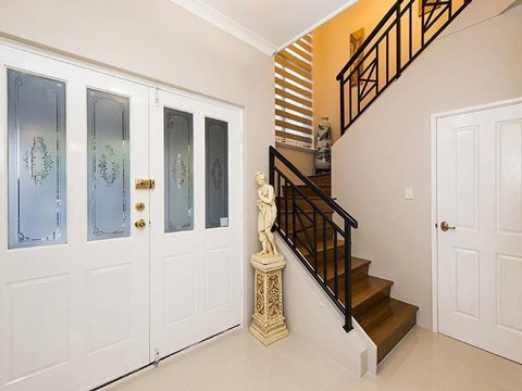 Highgate Modern Home (4 Mins To Perth City) - Food Delivery Shop 21