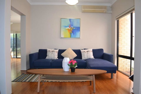 Highgate Modern Home (4 Mins To Perth City) - Food Delivery Shop 1