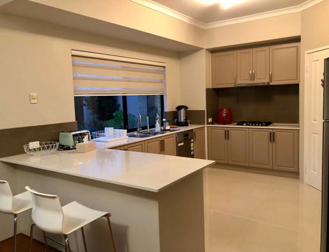 Highgate Modern Home (4 Mins To Perth City) - Food Delivery Shop 4