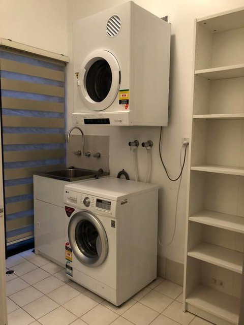 Highgate Modern Home (4 Mins To Perth City) - Food Delivery Shop 15