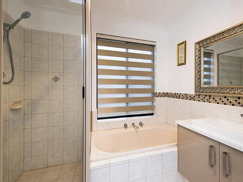 Highgate Modern Home (4 Mins To Perth City) - Food Delivery Shop 12