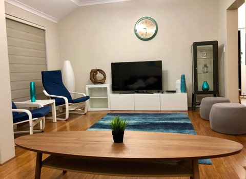 Highgate Modern Home (4 Mins To Perth City) - Food Delivery Shop 2