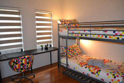 Highgate Modern Home (4 Mins To Perth City) - Food Delivery Shop 13