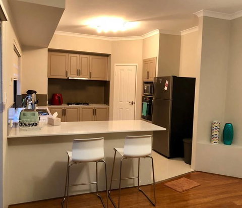 Highgate Modern Home (4 Mins To Perth City) - Food Delivery Shop 3