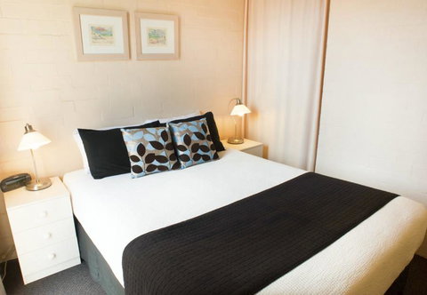 Kalbarri Beach Resort - Food Delivery Shop 11