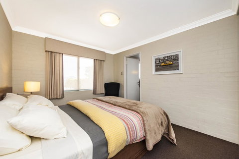 Subiaco Village 18 - Food Delivery Shop 11