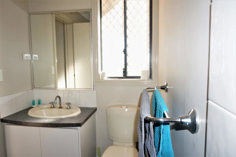 9 Krait Street - Perfect For Large Groups Or Families Alike - Food Delivery Shop 14