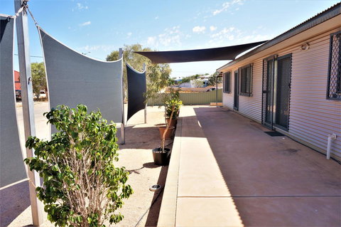 9 Krait Street - Perfect For Large Groups Or Families Alike - Food Delivery Shop 19