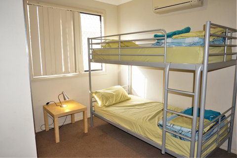 9 Krait Street - Perfect For Large Groups Or Families Alike - Food Delivery Shop 10