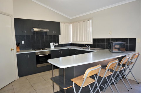 9 Krait Street - Perfect For Large Groups Or Families Alike - Food Delivery Shop 5