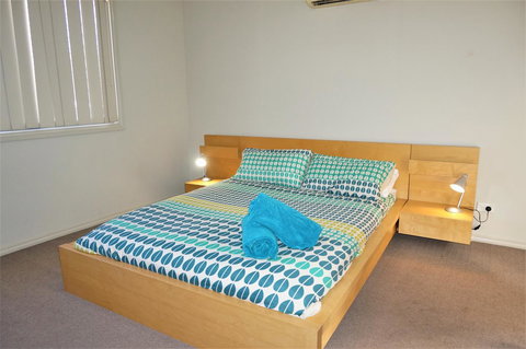 9 Krait Street - Perfect For Large Groups Or Families Alike - Food Delivery Shop 13