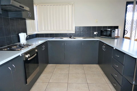 9 Krait Street - Perfect For Large Groups Or Families Alike - Food Delivery Shop 6