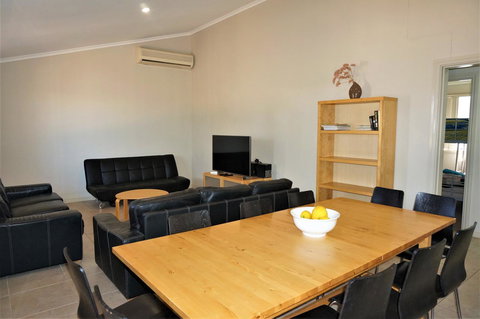 9 Krait Street - Perfect For Large Groups Or Families Alike - Food Delivery Shop 3