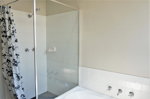 9 Krait Street - Perfect For Large Groups Or Families Alike - Food Delivery Shop 12