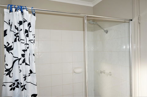 9 Krait Street - Perfect For Large Groups Or Families Alike - Food Delivery Shop 15