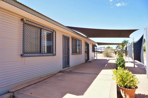 9 Krait Street - Perfect For Large Groups Or Families Alike - Food Delivery Shop 1