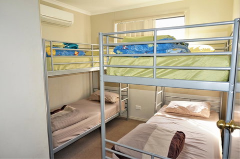 9 Krait Street - Perfect For Large Groups Or Families Alike - Food Delivery Shop 9