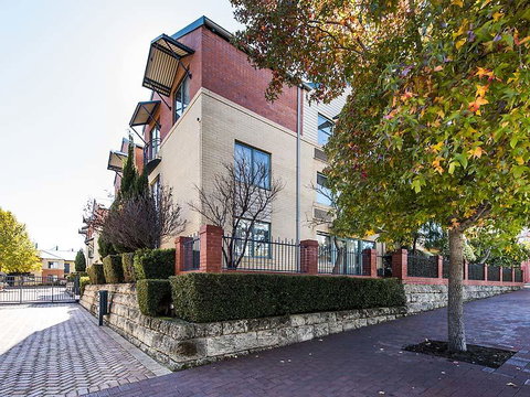 Subiaco Village 28 - Food Delivery Shop 25