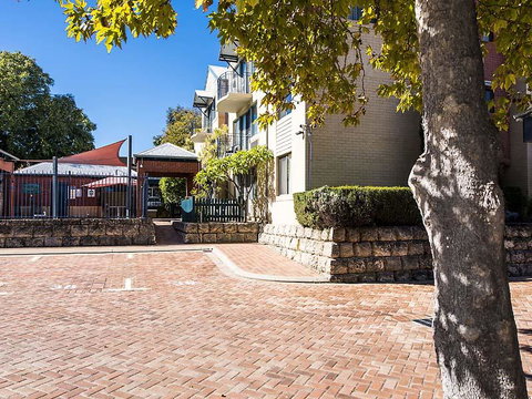 Subiaco Village 28 - Food Delivery Shop 20