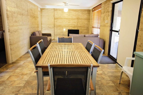 Hopetoun Motel & Chalet Village - Food Delivery Shop 40