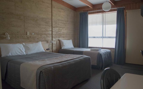 Hopetoun Motel & Chalet Village - Food Delivery Shop 1