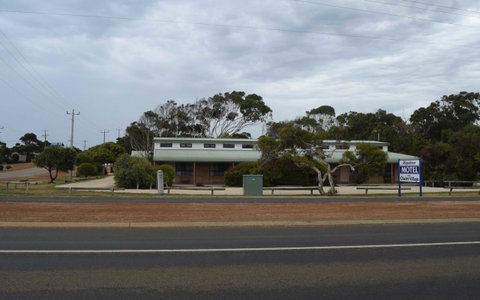 Hopetoun Motel & Chalet Village - Food Delivery Shop 18