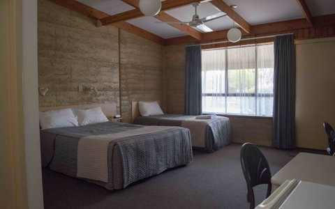 Hopetoun Motel & Chalet Village - Food Delivery Shop 2