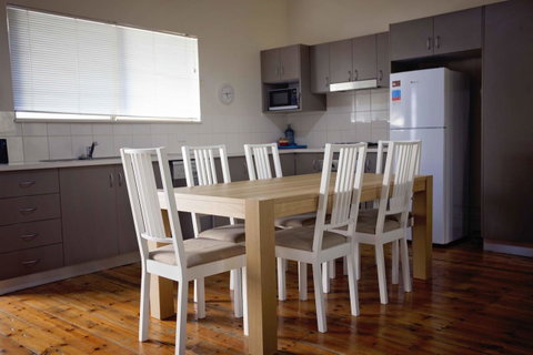 Hopetoun Motel & Chalet Village - Food Delivery Shop 7