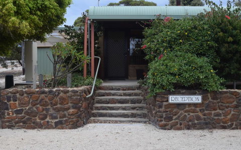 Hopetoun Motel & Chalet Village - Food Delivery Shop 9