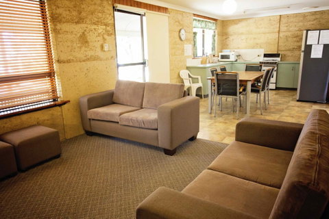 Hopetoun Motel & Chalet Village - Food Delivery Shop 8