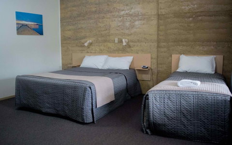 Hopetoun Motel & Chalet Village - Food Delivery Shop 0