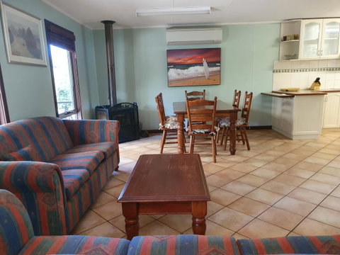 Eagle Bay Discovery - Food Delivery Shop 6