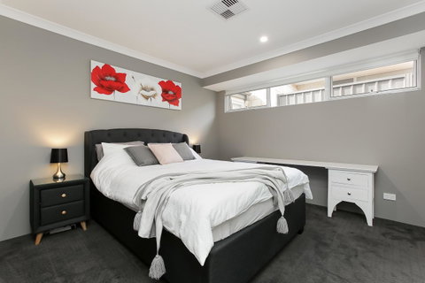 Perth Comfy Stays - Food Delivery Shop 30