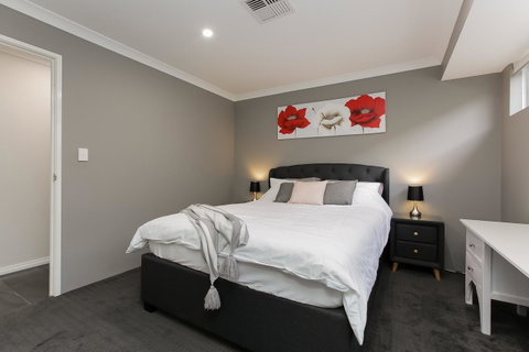 Perth Comfy Stays - Food Delivery Shop 29