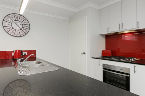 Perth Comfy Stays - Food Delivery Shop 17