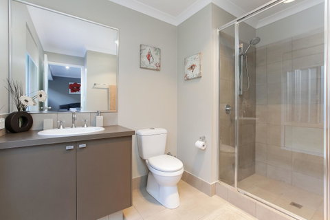 Perth Comfy Stays - Food Delivery Shop 27